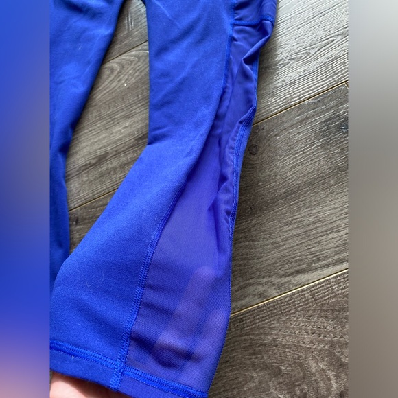 Fabletics Powerhold Royal Blue Cropped Leggings w/ mesh side cutout and pockets - Picture 4 of 8